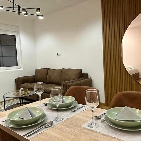 3 & Free Parking Garage *