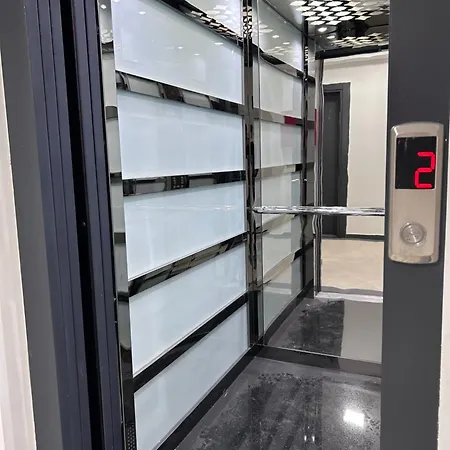 3 & Free Parking Garage *