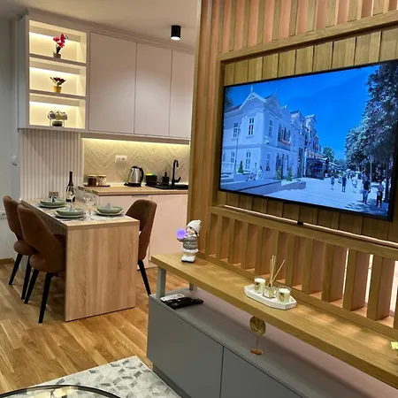 3 & Free Parking Garage Apartament *