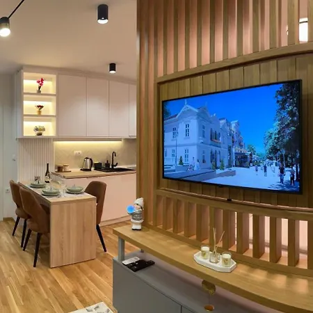 3 & Free Parking Garage Apartament