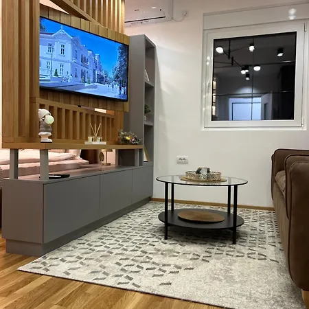 3 & Free Parking Garage Apartament